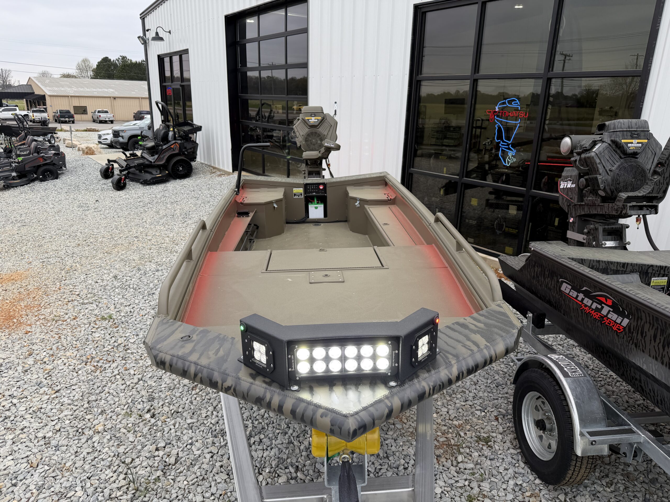 Gator Tail 1750 Savage Mid-Deck, Gen 3 Ultimate Package, Tennessee I-Beam Trailer